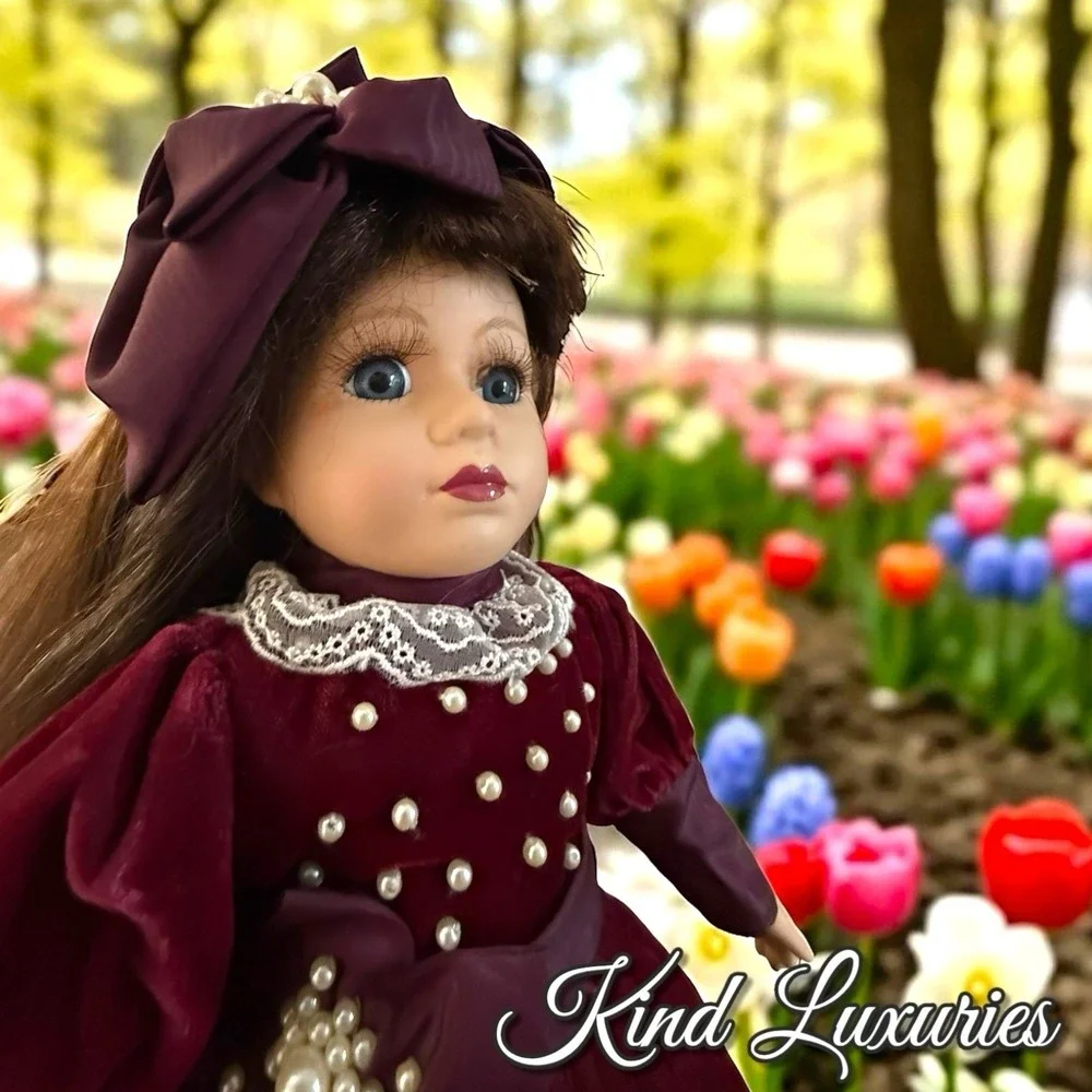 Victoria Collection Melissa Jane‎ 1996 Brunette Porcelain Doll